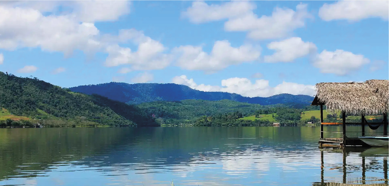 Paseo en bote en Laguna Azul - Tarapoto Bellísimo - Servicios a Escolares | Master Mountain Paseo en bote en Laguna Azul - Tarapoto Bellísimo - Servicios a Escolares | Master Mountain