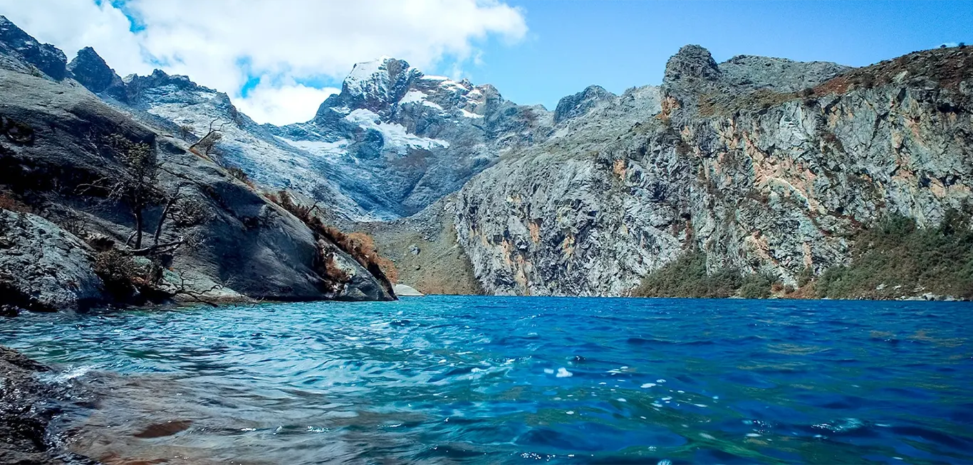 Panorámica de la Cordillera Blanca desde Laguna Churup Vista panorámica de la Cordillera Blanca desde la Laguna Churup en Huaraz
