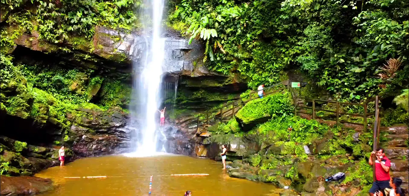 Catarata de Ahuashiyacu – Tarapoto Catarata de Ahuashiyacu durante el tour Tarapoto Bellísimo 5D/4N