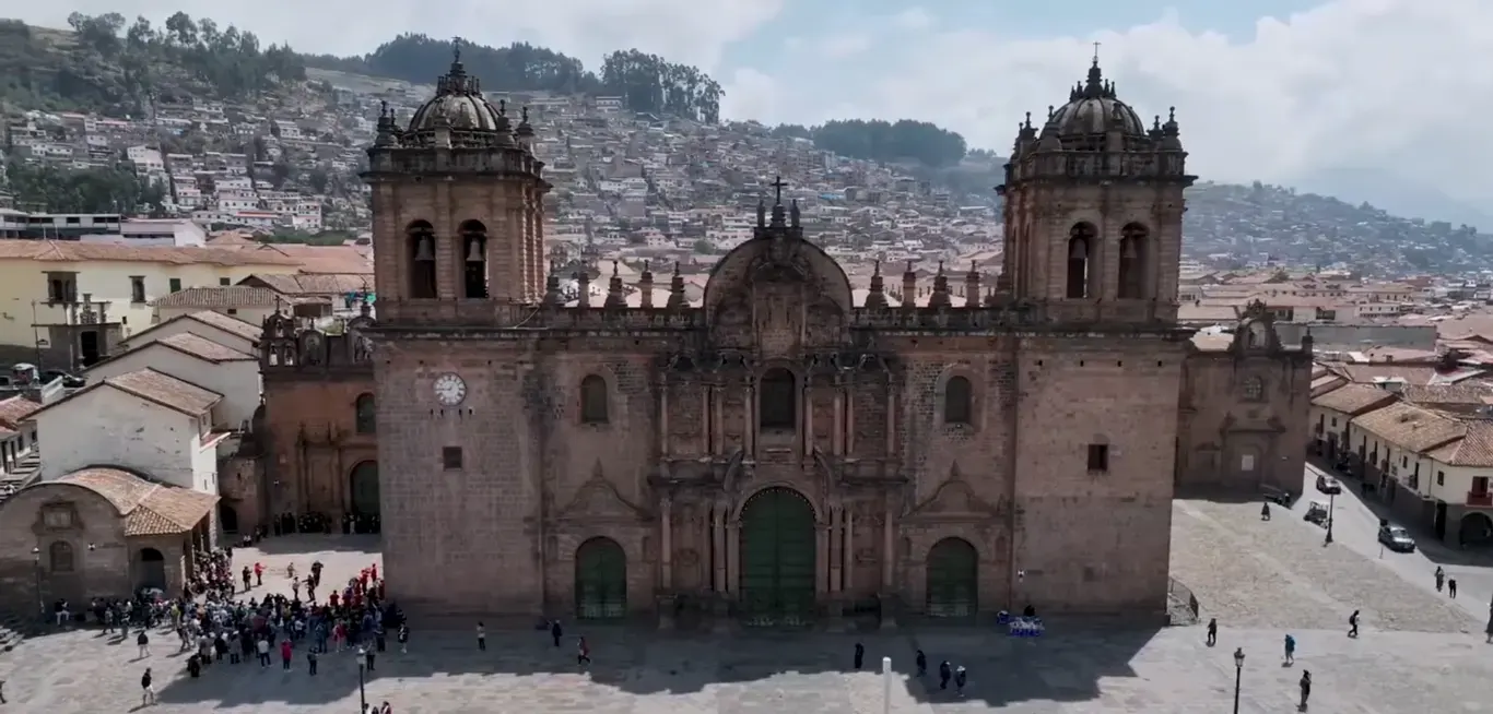 Catedral del Cusco – Patrimonio Colonial Catedral del Cusco en la Plaza de Armas durante el tour Cusco Imperial 5D/4N