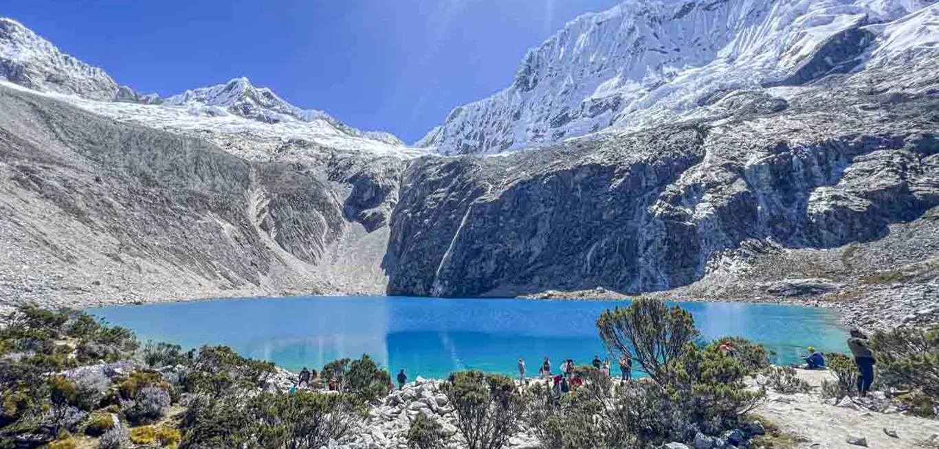 Laguna 69 – Tour Diario desde Huaraz Laguna 69 de aguas turquesas en la Cordillera Blanca, Huaraz