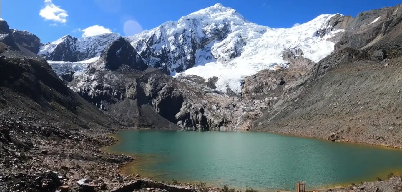 Laguna Cuchillacocha – Trek Quilcayhuanca Laguna Cuchillacocha en la Cordillera Blanca durante el trekking Quilcayhuanca Cojup