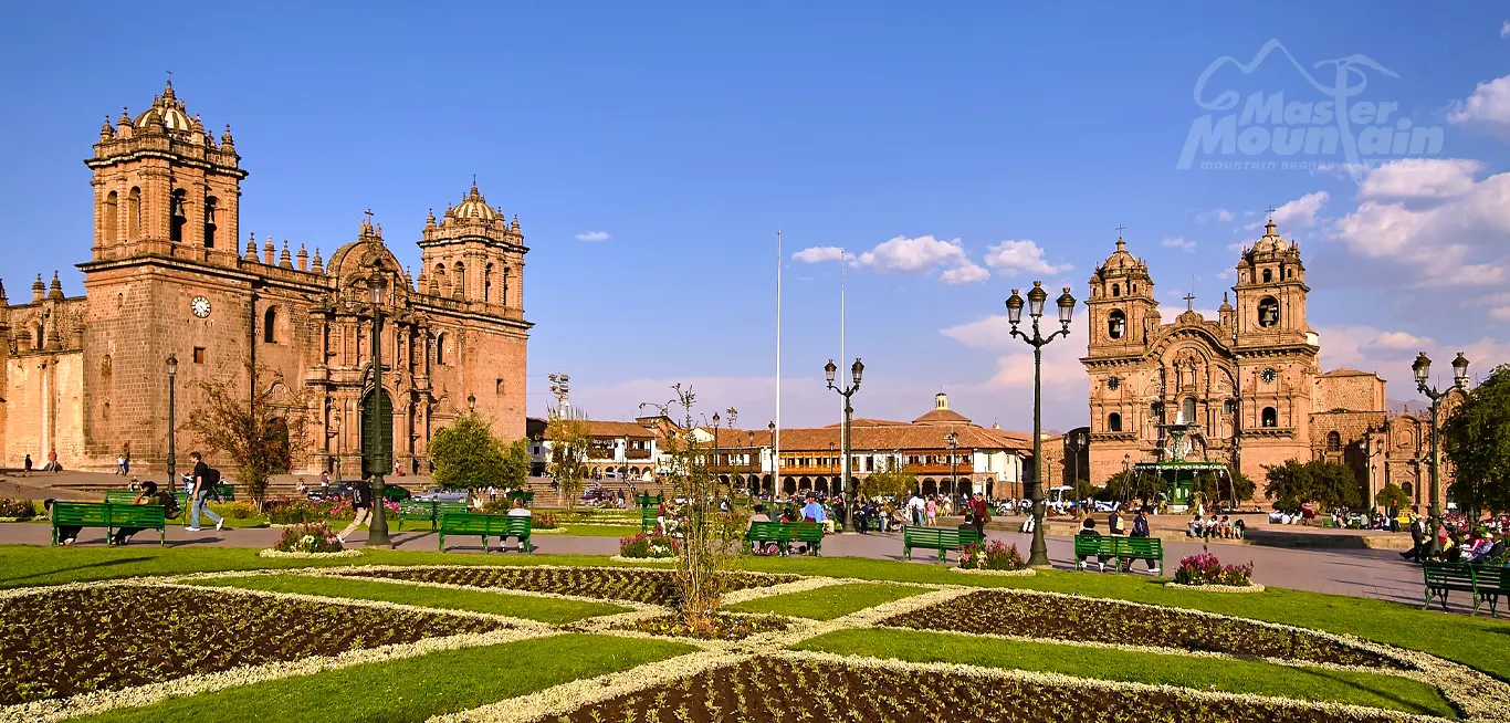 Plaza de Armas del Cusco – Centro Histórico Plaza de Armas del Cusco en el centro histórico durante el tour Cusco Imperial 5D/4N