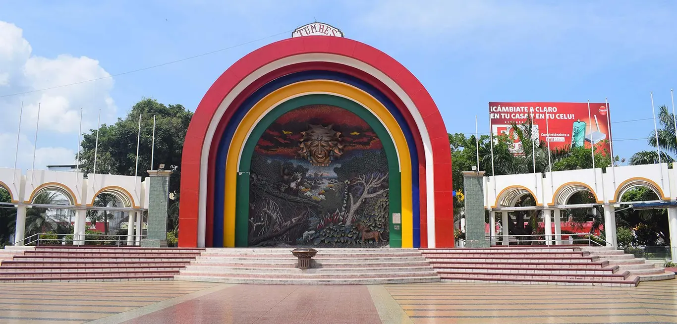 Plaza de Armas de Tumbes – Tumbes Decameron de Ensueño Plaza de Armas de Tumbes durante el tour Tumbes - Decameron de Ensueño 4D/3N