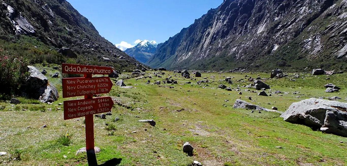 Portada Quilcayhuanca – Inicio del Trekking Portada de Quilcayhuanca, ingreso al Parque Nacional Huascarán para el trekking Quilcayhuanca Cojup