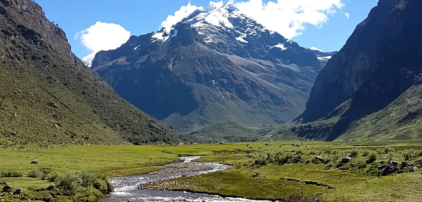 Quebrada Quilcayhuanca – Cordillera Blanca Quebrada Quilcayhuanca con paisajes de alta montaña en la Cordillera Blanca