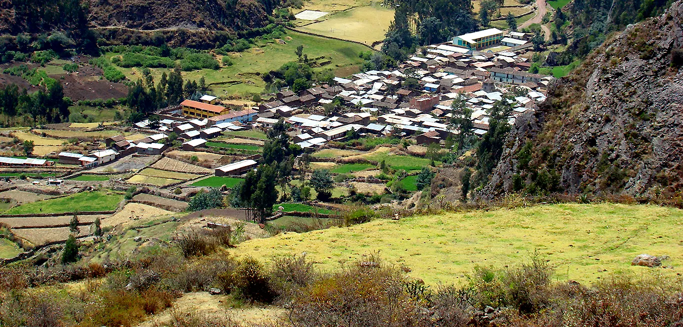 Llamac – Fin del Trek Huayhuash Pueblo de Llamac al finalizar el trekking Huayhuash