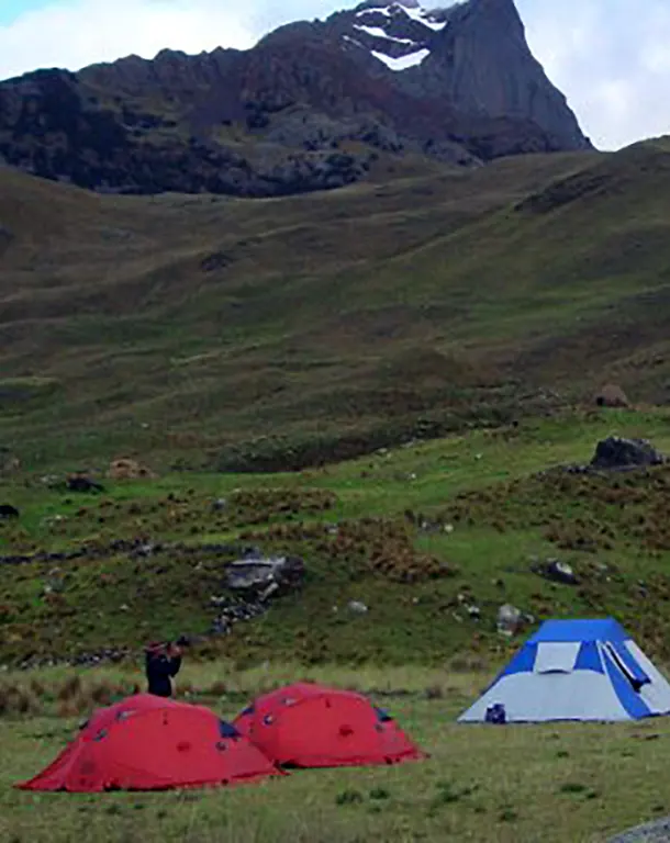 Campamento Sacracancha durante el día 1 del trek Olleros Chavín 3 días 2 noches en la Cordillera Blanca