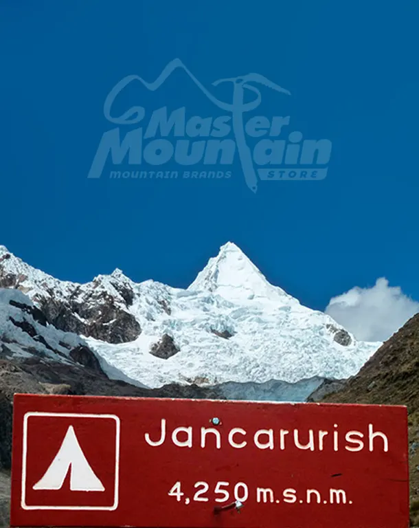 Jancarurish durante el día 7 del trek Cedros Alpamayo 10 días 9 noches, vistas desde el Paso Cara Cara hacia la Quebrada de Cedros