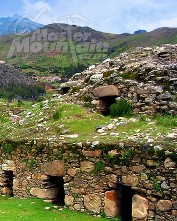 Chullpas del complejo arqueológico de Honcopampa en San Miguel de Aco, Áncash