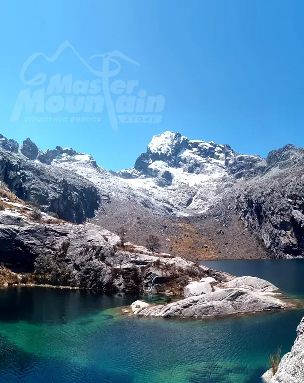 Laguna de Churup en trekking full day desde Huaraz a 4450 msnm en la Cordillera Blanca
