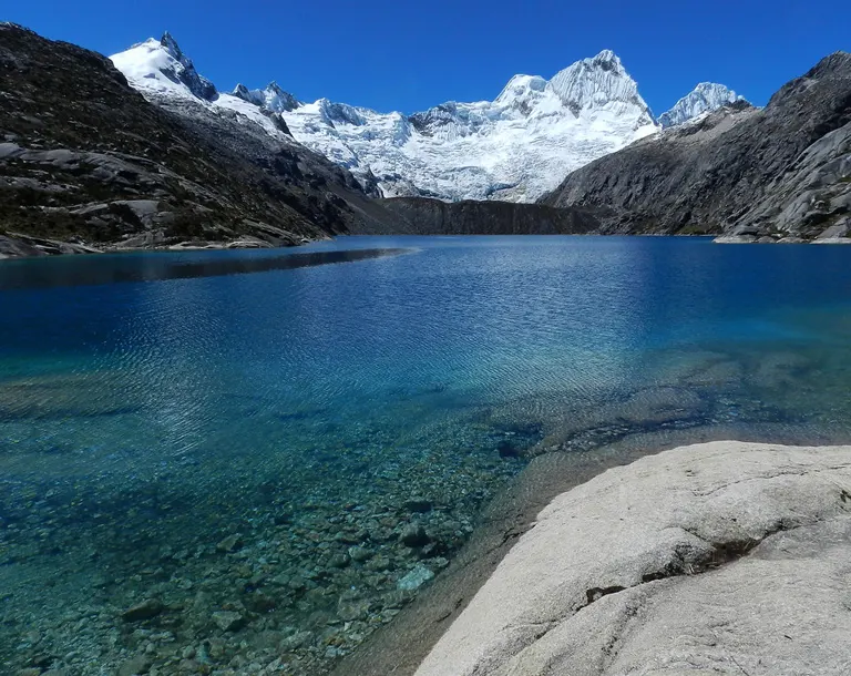 Laguna Cullicocha durante el día 9 del trek Cedros Alpamayo 10 días 9 noches en la Cordillera Blanca
