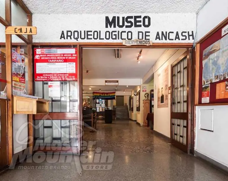 Museo Arqueológico de Áncash durante el city tour del día 5 del paquete Huaraz Aventurero 5 días 4 noches