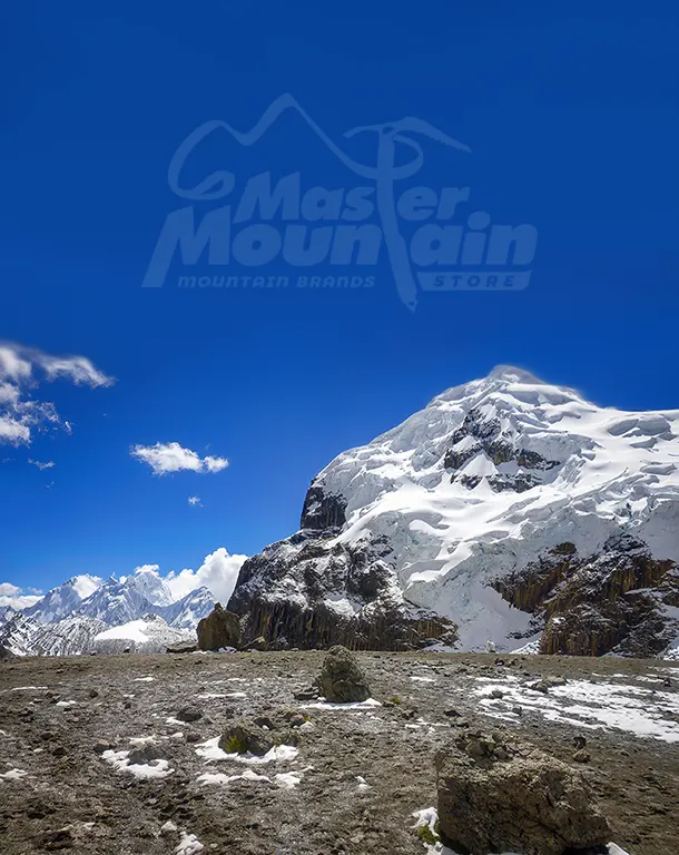 Paso de Cuyoc en el día 5 del trek largo Huayhuash 8 días 7 noches, el paso más alto del circuito a 5000 metros sobre el nivel del mar