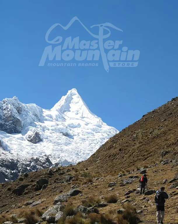 Ascenso al Paso de Oso Ruri durante el día 8 del trek Cedros Alpamayo 10 días 9 noches en la Cordillera Blanca