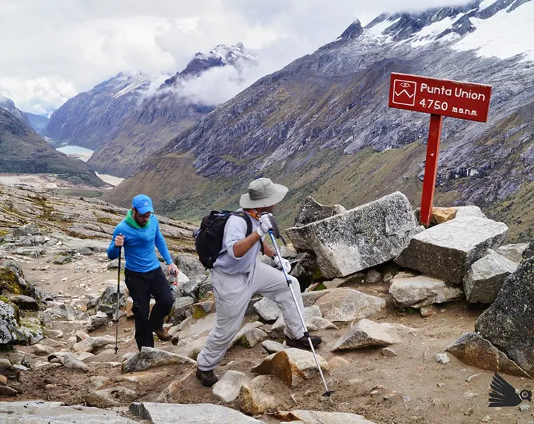 Paso Punta Unión durante el día 2 del trek Santa Cruz 4 días 3 noches en la Cordillera Blanca a 4,750 metros