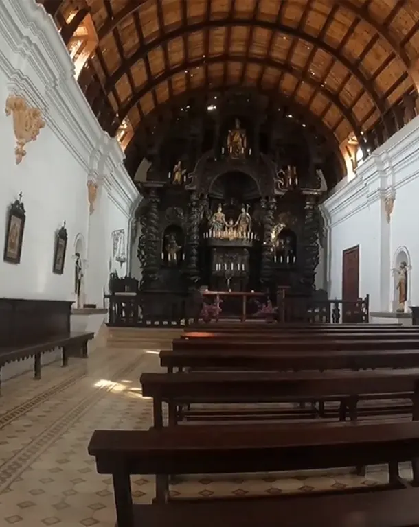 Interior de la Capilla San José de la Hacienda San José en Chincha durante el tour Ica Paracas Nazca 5D/4N