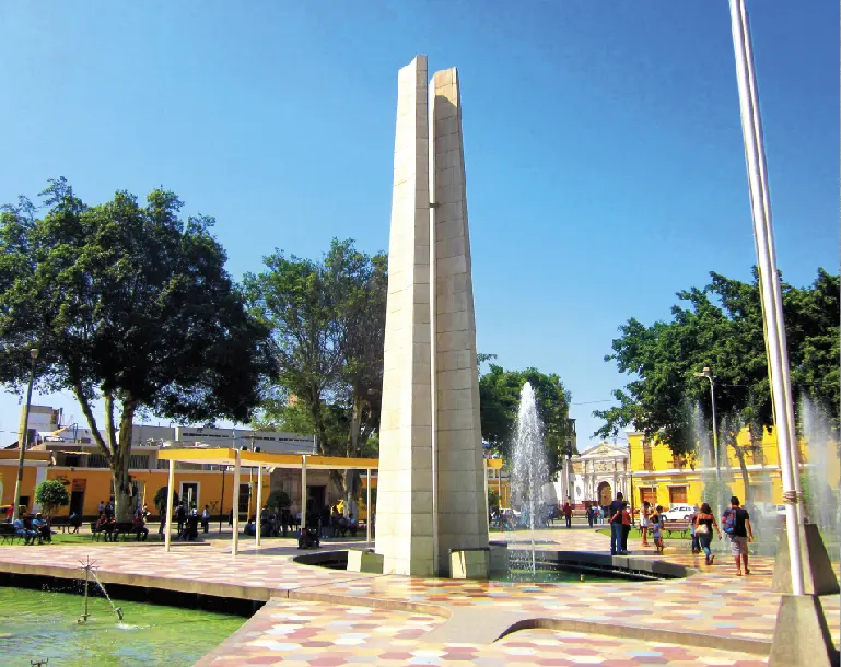 Plaza de Armas de Ica durante el city tour del día 4 del programa Ica Paracas Nazca 5 días 4 noches