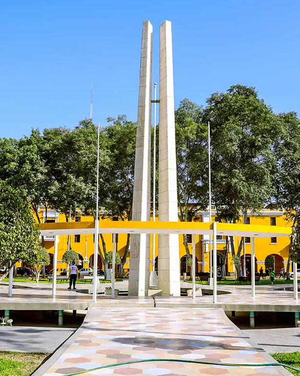 Plaza de Armas de Ica durante el city tour del día 4 del programa Ica Paracas Nazca 5 días 4 noches