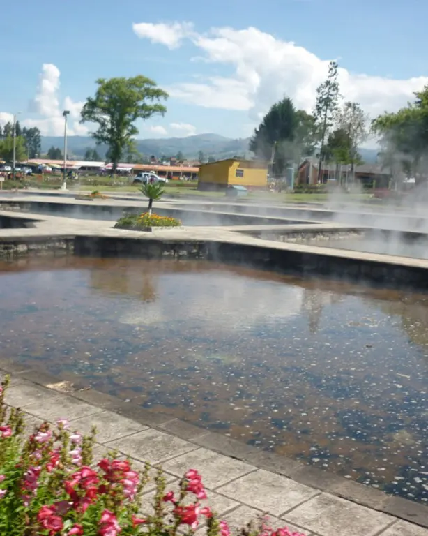 Complejo termal Baños del Inca en Cajamarca durante el día 2 del tour Cajamarca Imponente 5 días 4 noches